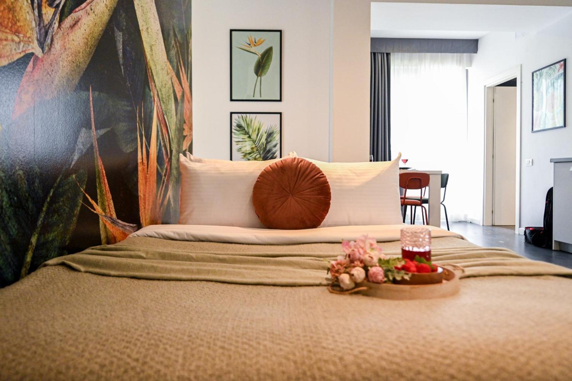 Urban Paradise - Modern Central Accommodation Bucharest Room photo