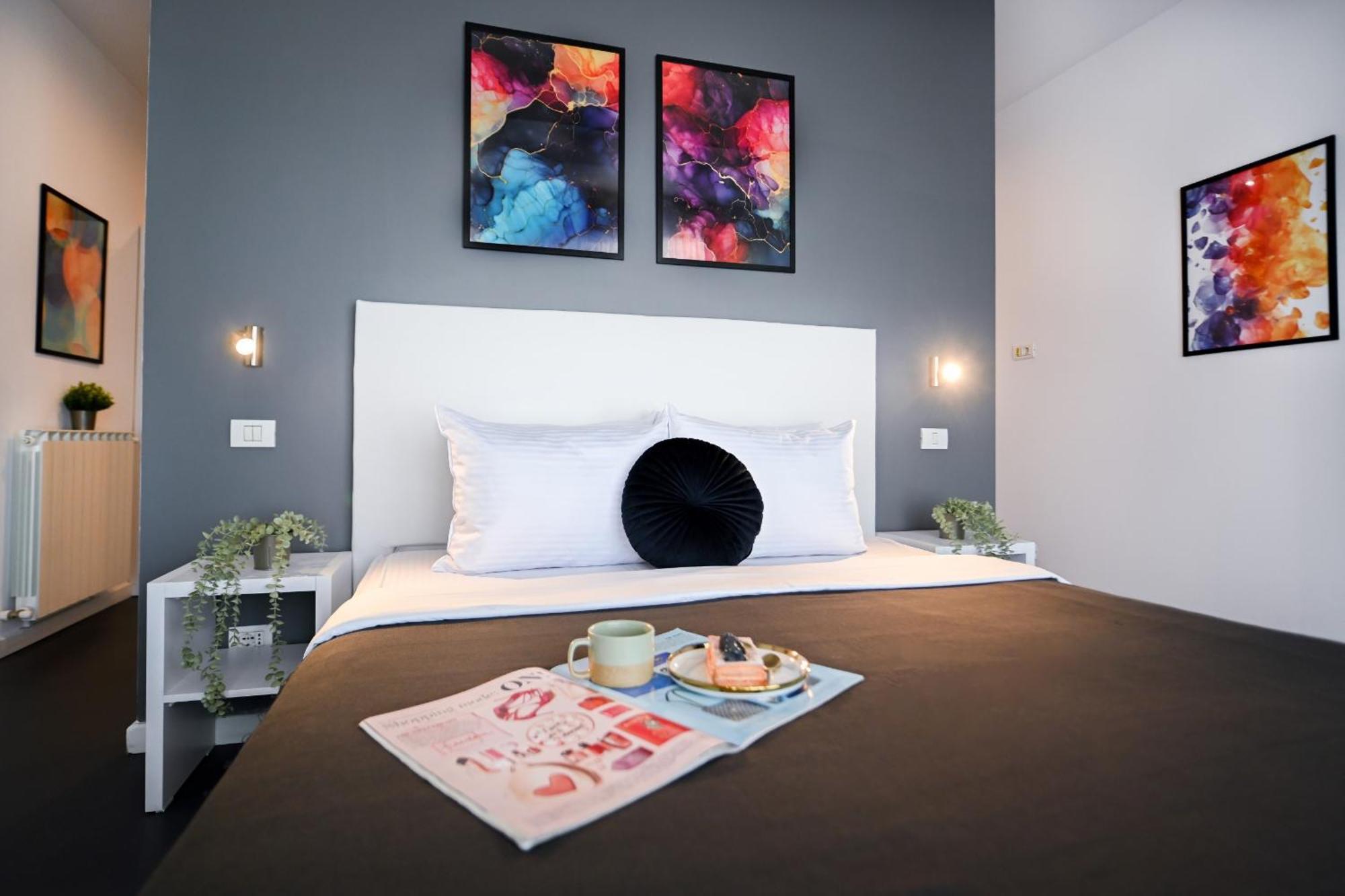 Urban Paradise - Modern Central Accommodation Bucharest Room photo
